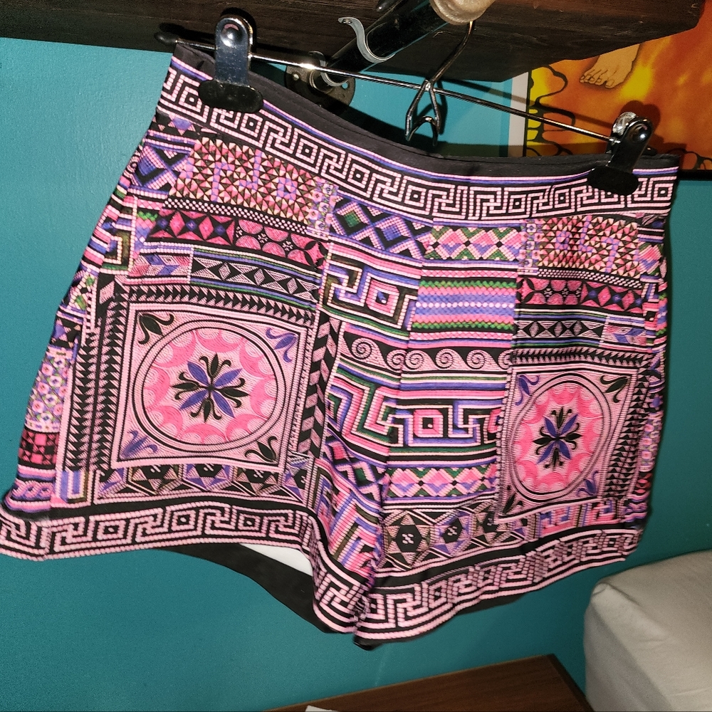 Pop Pompeii cuffed shorts